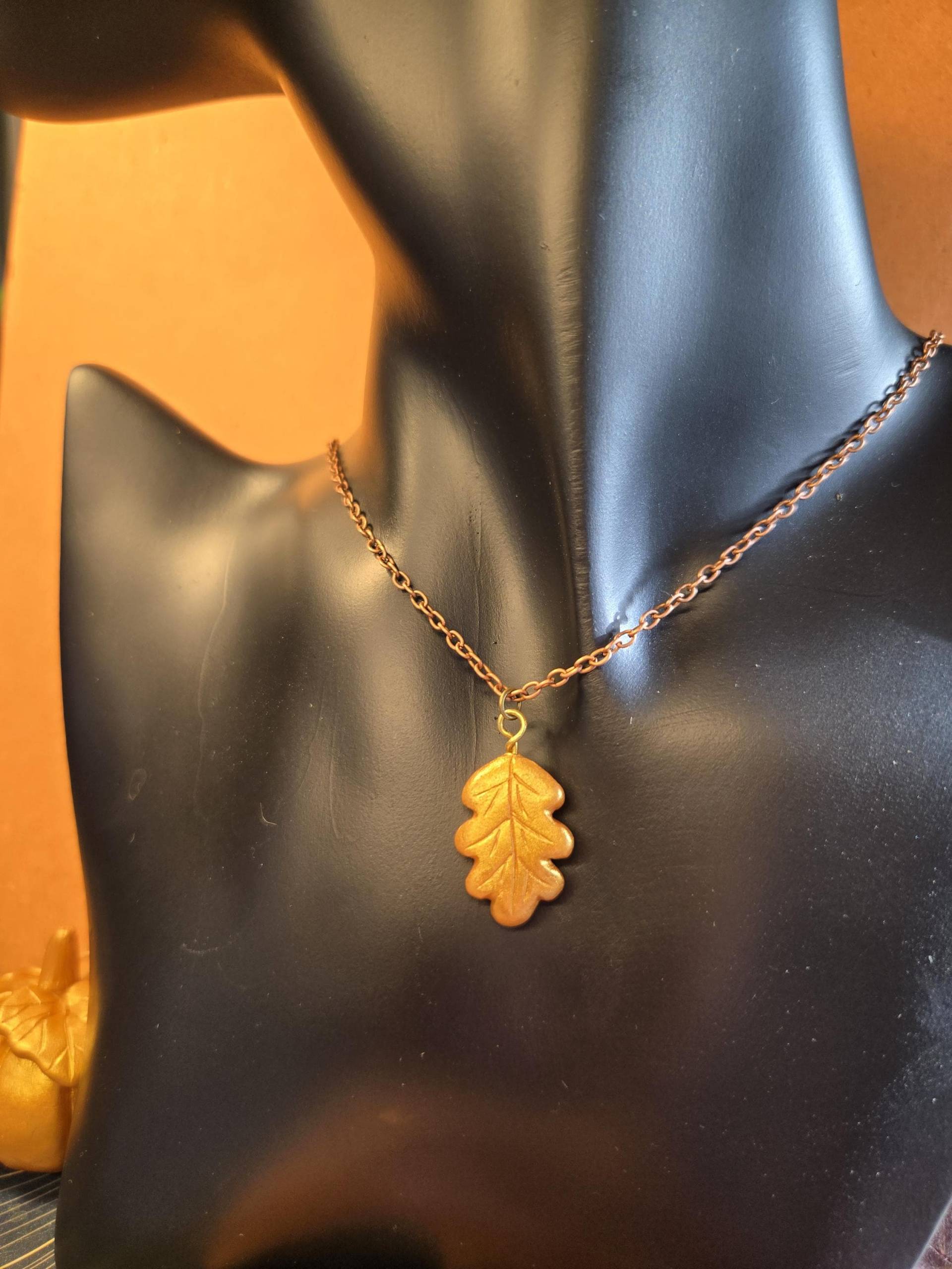 Golden Oakleaf Pendant - Handmade By Bugsleecreations von BugsleeCreationsDE