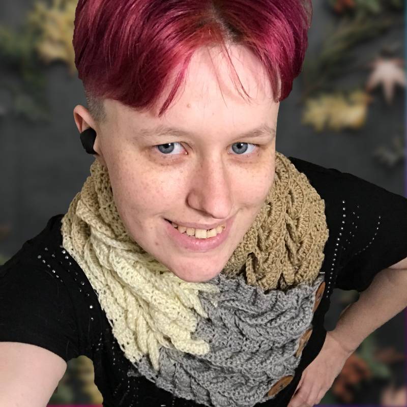 Geflochtener Schlauchschal Mit Knöpfen, Muttertagsgeschenk, Lässiger Schal von BugziesCrochet