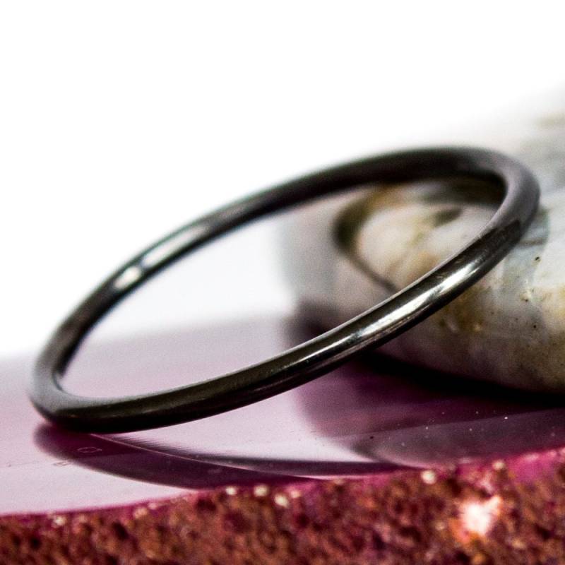 Bandring Aus Poliertem Sterlingsilber Oxidierter Silberring Geschwärztem Silber von BuildaStack