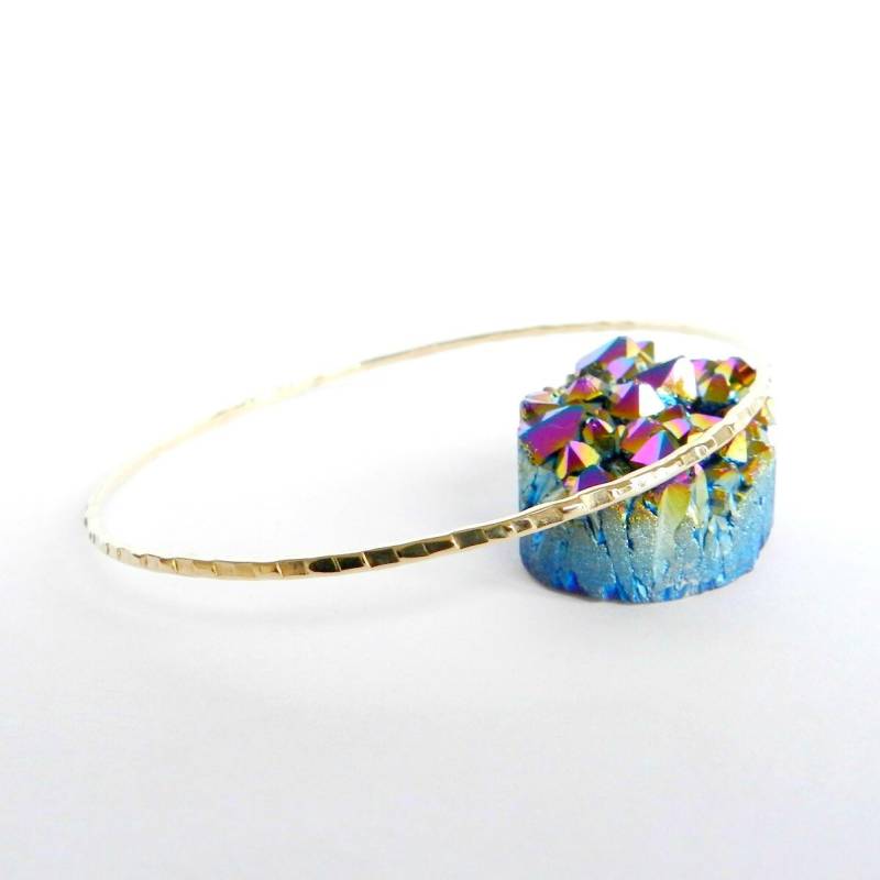 Dünne Gold Armreif Münze Edge Armband Gehämmert von BuildaStack