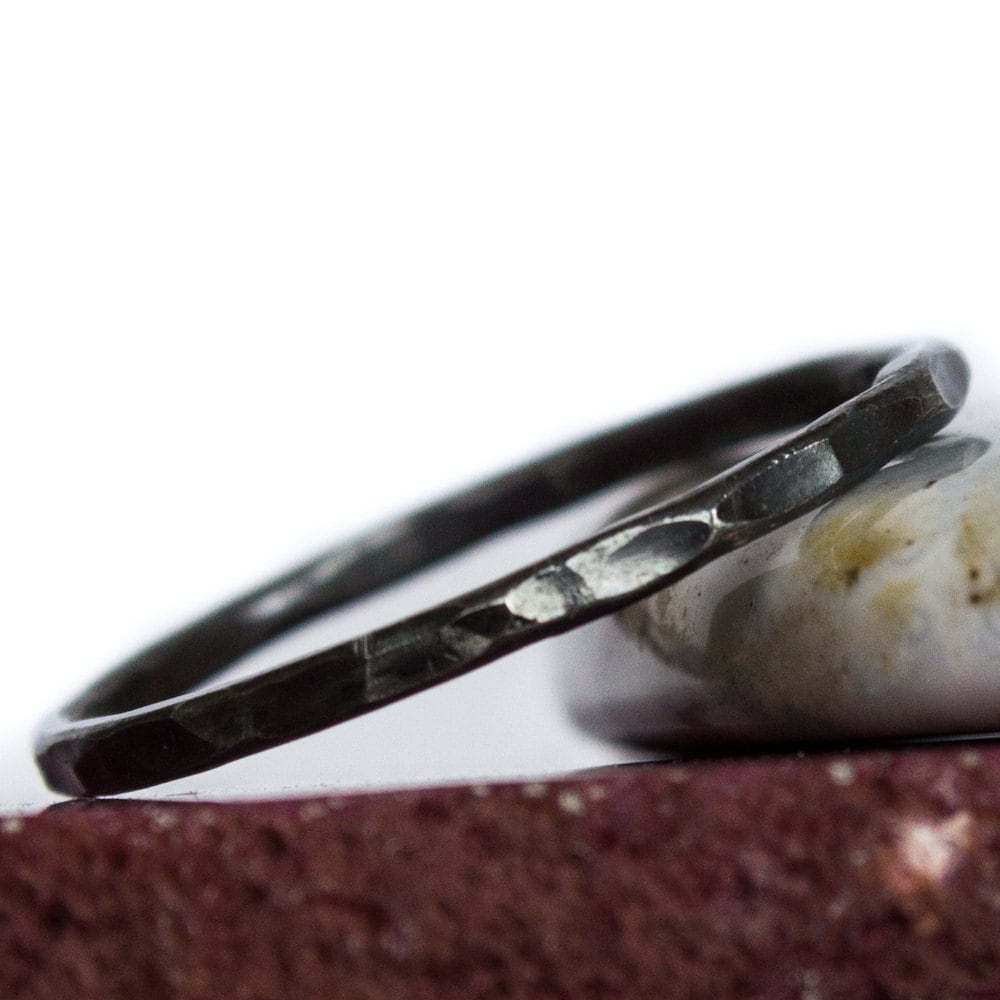 Gehämmerter Silberring - Oxidiert Gehämmerter Silberring - Oxidiert von BuildaStack
