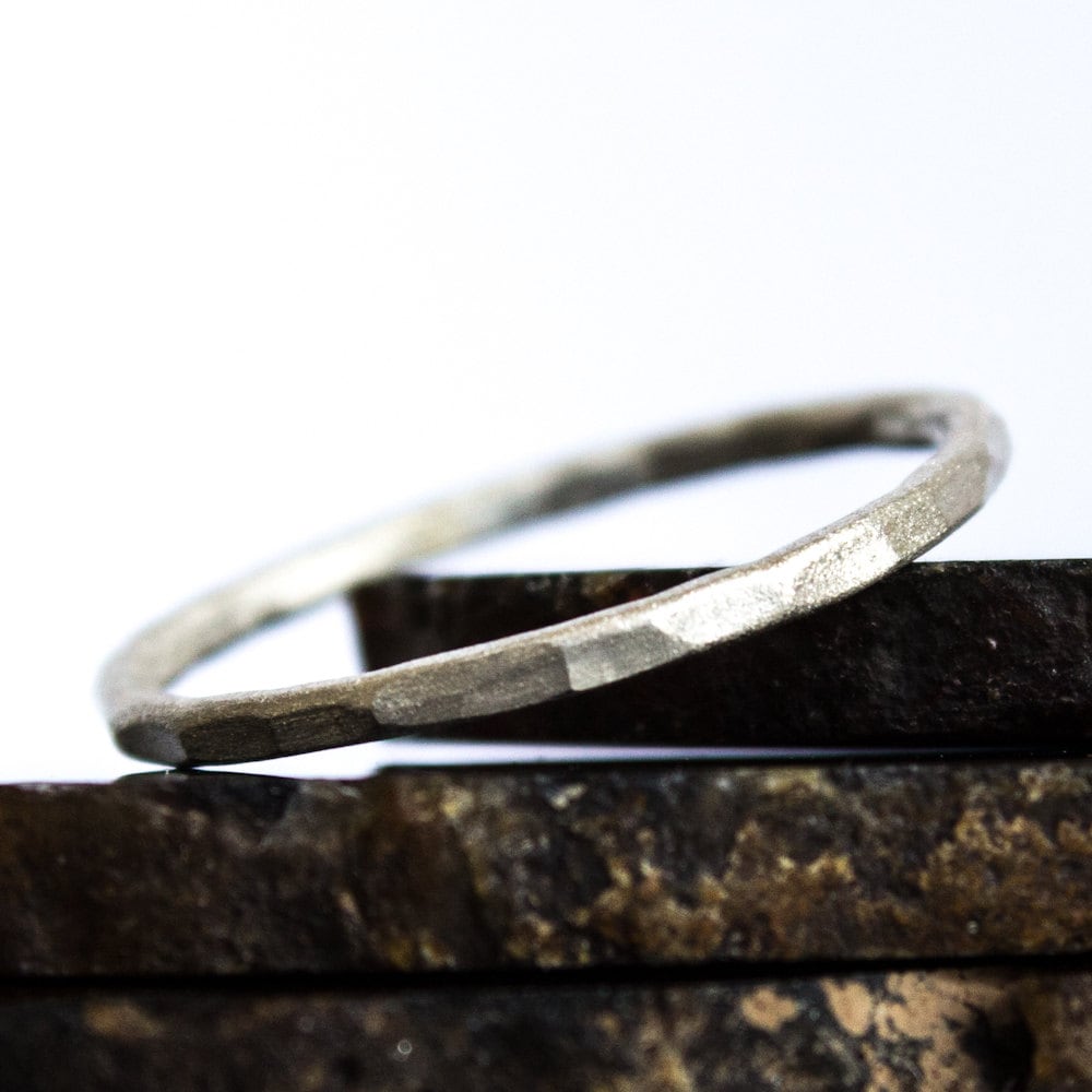 Gehämmerter Sterling Silber Stack Ring Matt/Gebürstet Finish Satin Gehämmerter Sterling Silber Stack Ring Matt/Gebürstet Finish Satin von BuildaStack