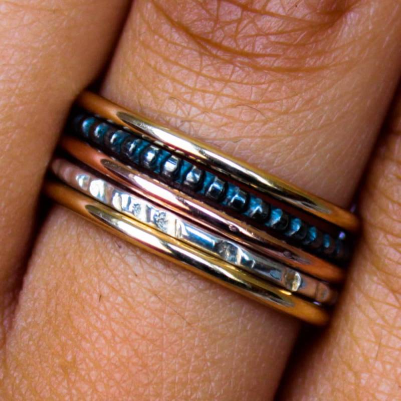 Gold Und Silber Ring Set Stapelbare Ringe Aus Gemischtem Metall von BuildaStack