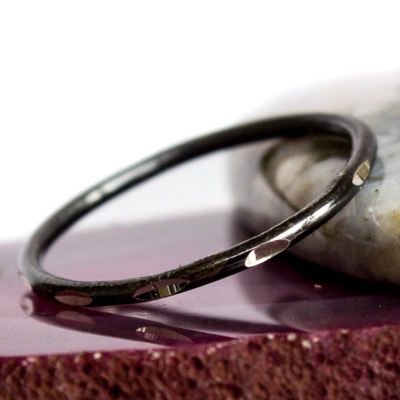 Oxidierter Geschwärzter Diamantschliff-sterlingsilber-Bandring von BuildaStack