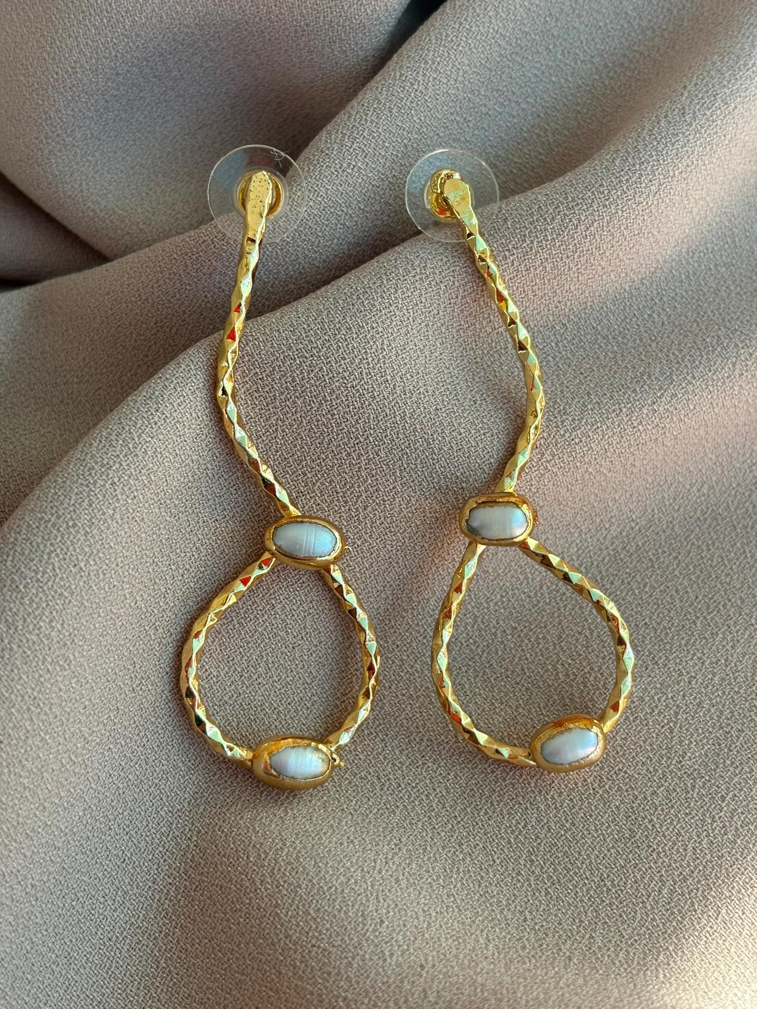 22K Vergoldete Perlenohrringe Eleganter Hochzeitsschmuck von BuinJewellery