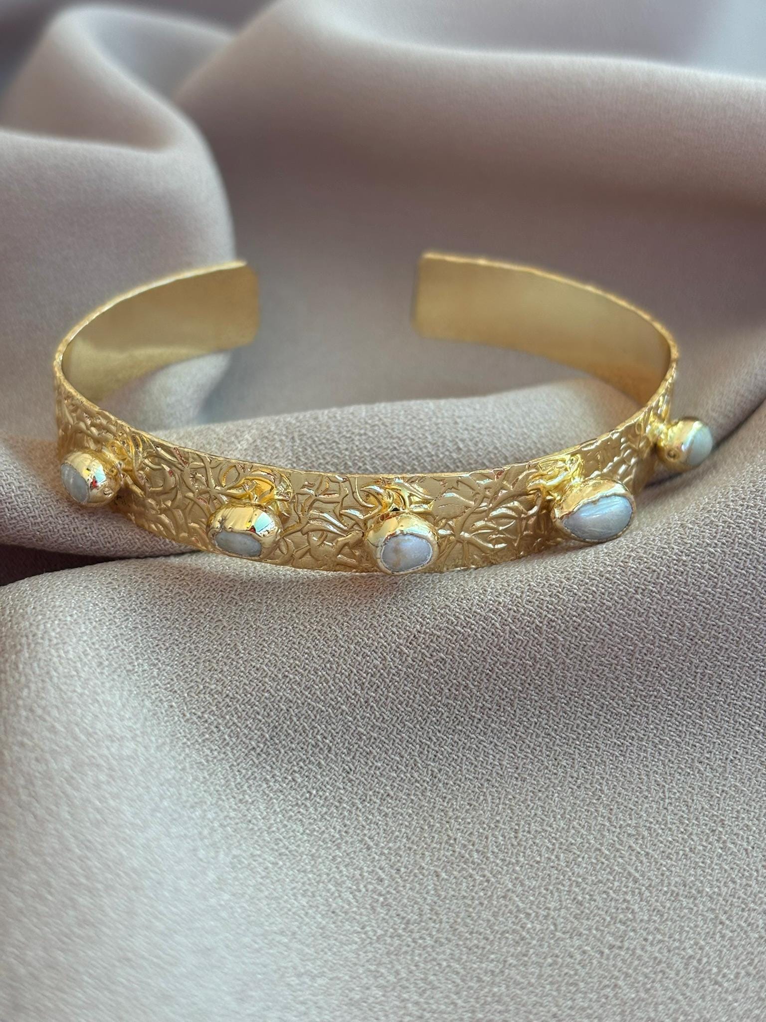 22K Vergoldetes Armreif Echte Gerstenperle Brautschmuck von BuinJewellery