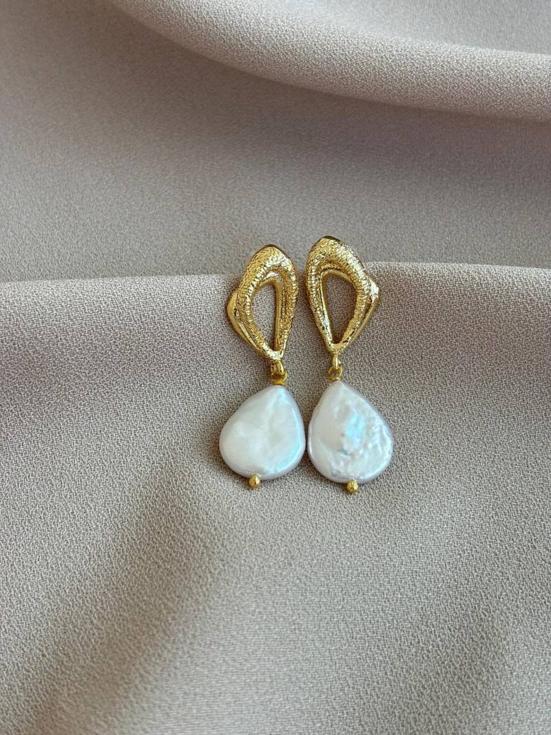 Barocke Perlenohrringe 22K Vergoldete Krone, Brautschmuck von BuinJewellery