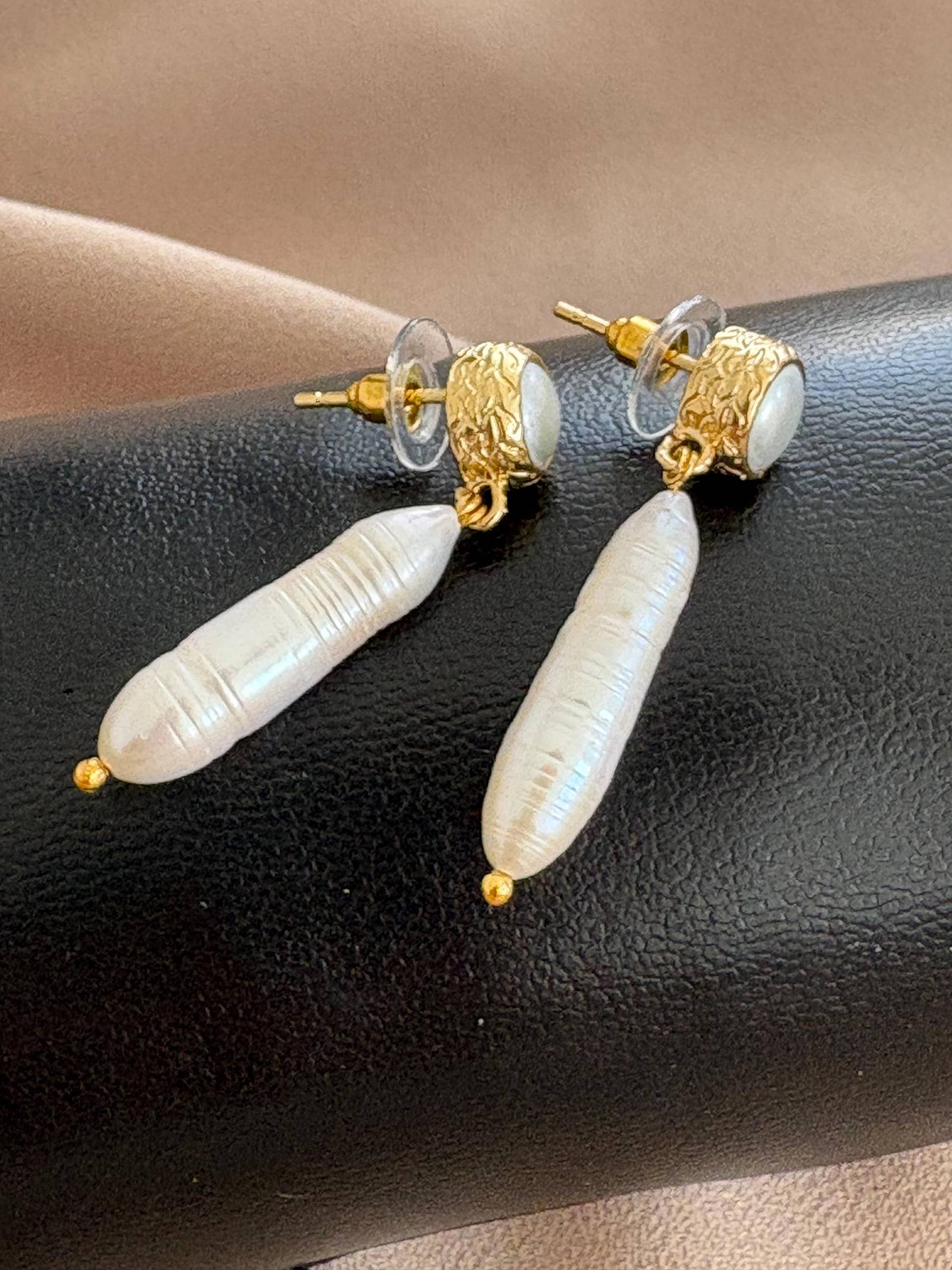 Barocke Perlenohrringe 22K Vergoldetes Messing, Eleganter Hochzeitsschmuck von BuinJewellery