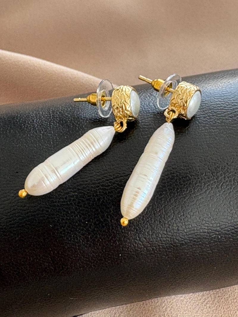 Barocke Perlenohrringe 22K Vergoldetes Messing, Eleganter Hochzeitsschmuck von BuinJewellery