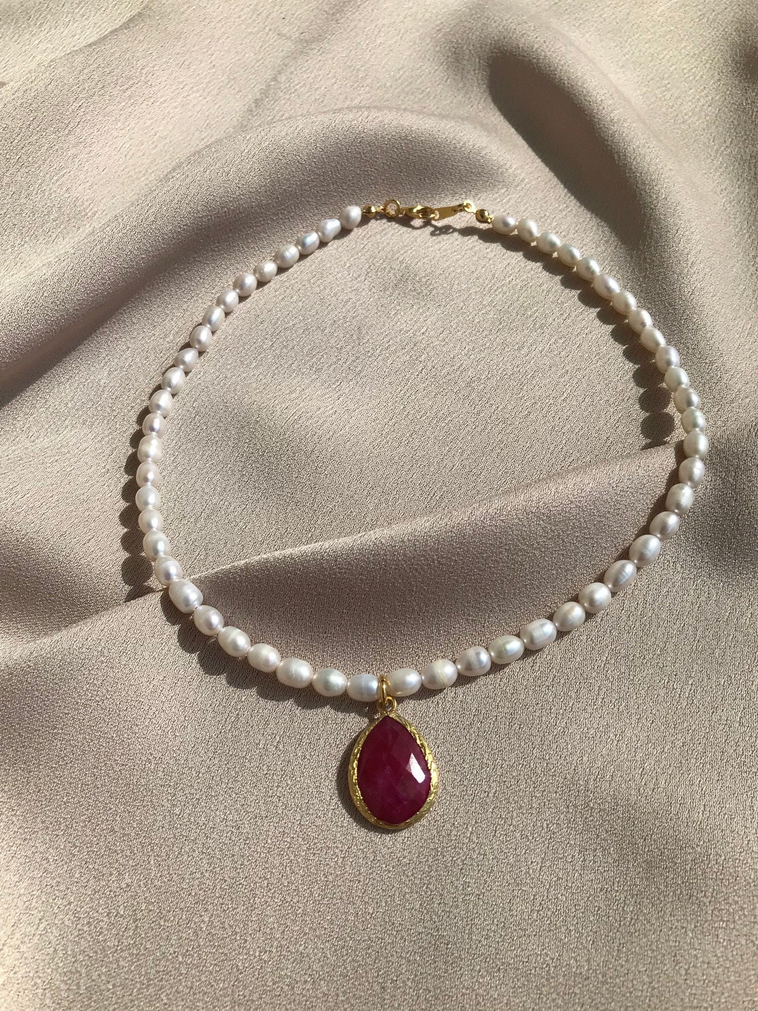 Birne Geschnitten Natürliche Rubin Stein Echte Perlenkette von BuinJewellery