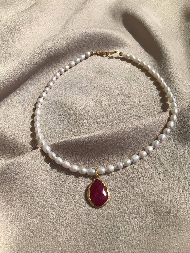 Birne Geschnitten Natürliche Rubin Stein Echte Perlenkette von BuinJewellery