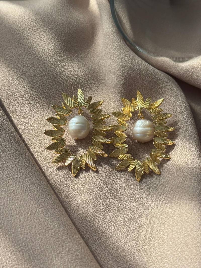 Blatt Gemustert Oval Natürliche Edison Perle Design Ohrringe von BuinJewellery