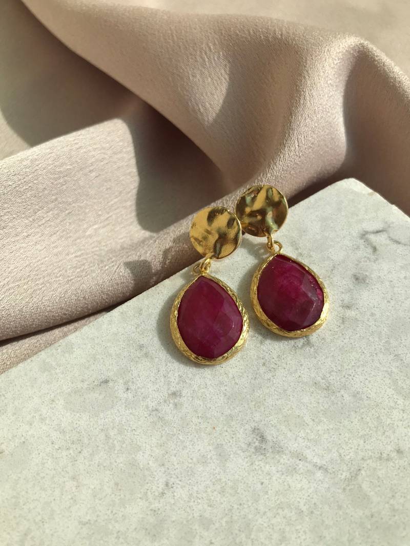 Cast Kronen Tropfen Rubin Naturstein Design Ohrringe von BuinJewellery