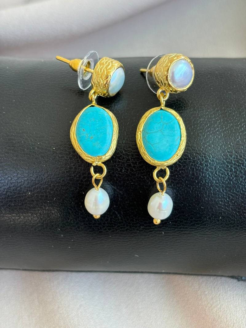 Design-Türkis-Ohrringe, Einzelperlen-Ohrringe, Gold-Naturperlen-Ohrringe, Echte Perlen-Gold-Ohrringe von BuinJewellery