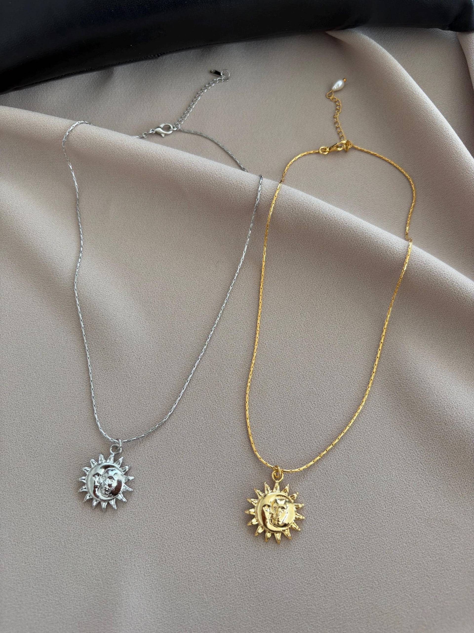 Gold Sun Medaillon Halskette 22K Überzogene Messingquadratkette von BuinJewellery