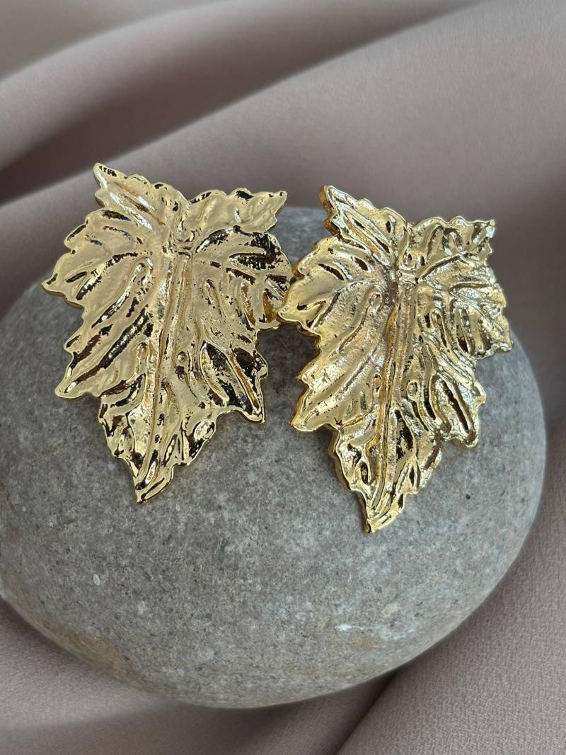 Handgefertigte Bronze Blatt Ohrringe 22K Gold Plated, Modernes Design von BuinJewellery