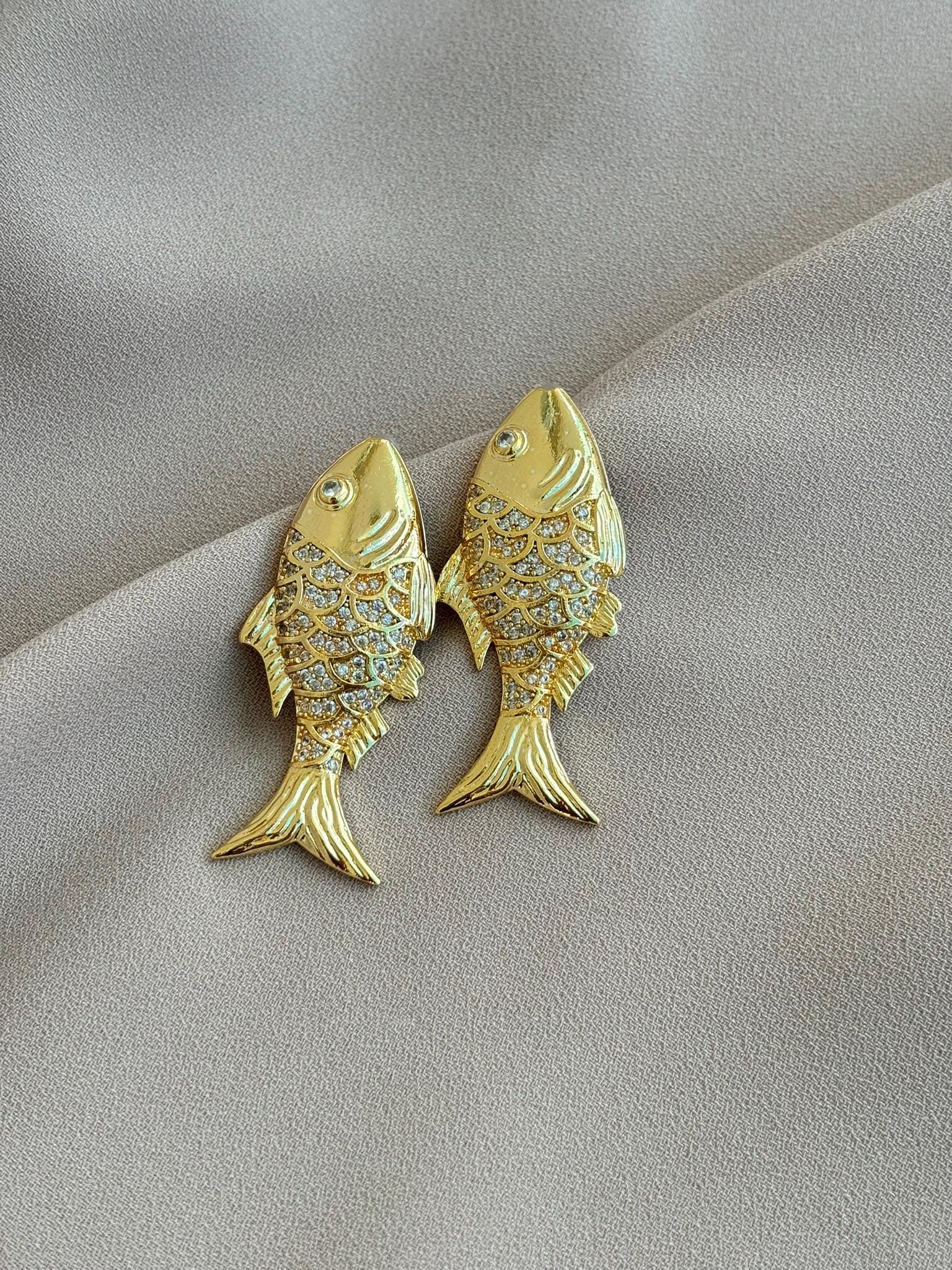 Handgefertigte Bronze Ohrringe Fisch Zirkon, 22K Vergoldet von BuinJewellery