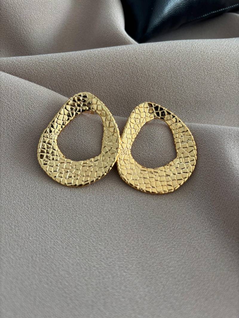 Handgefertigte Bronze Oval Ohrringe 22K Gold Plated, Modernes Design von BuinJewellery