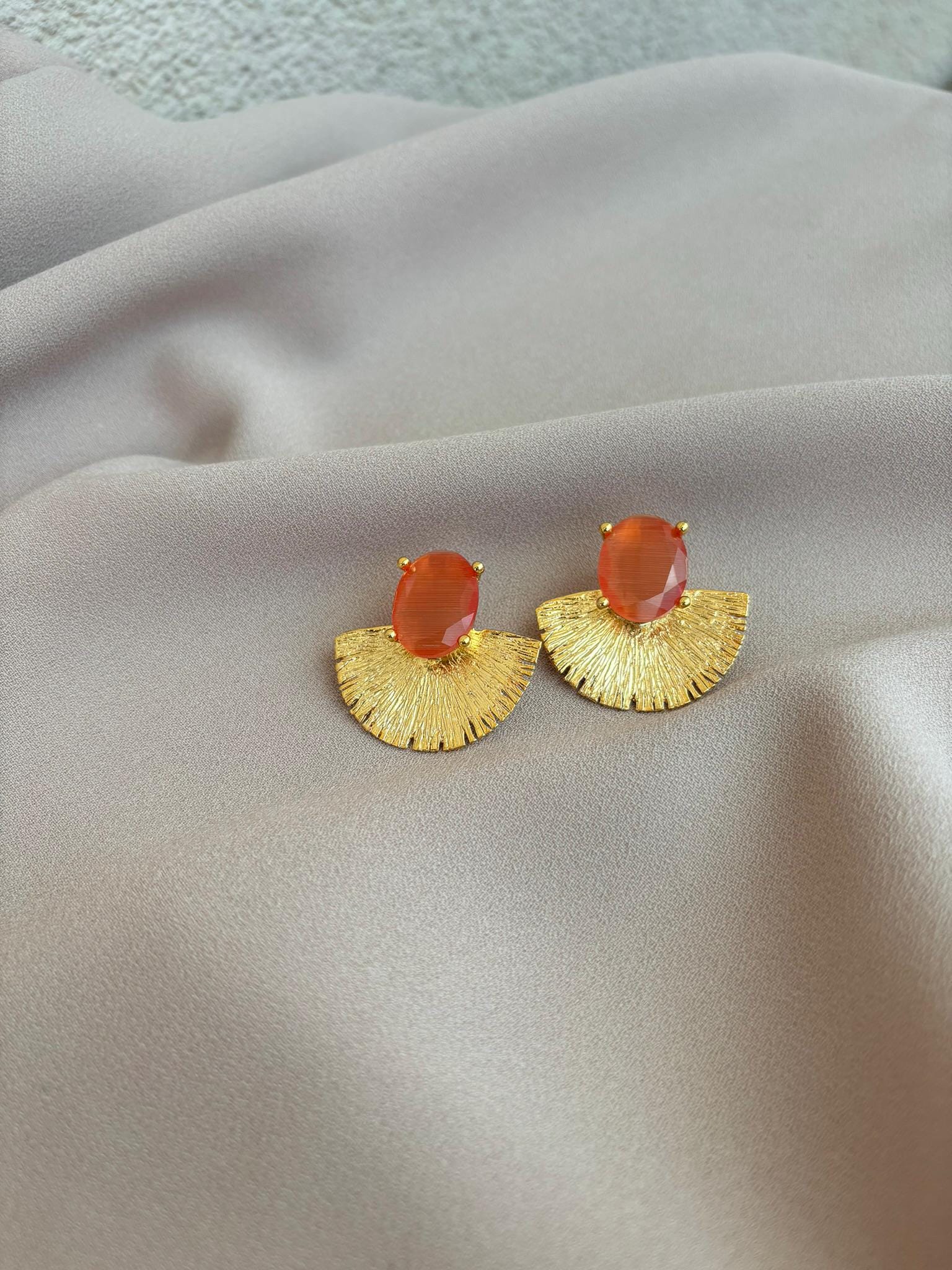 Katzenaugen Stein Ohrringe 22K Vergoldete Bronze, Hypoallergen von BuinJewellery