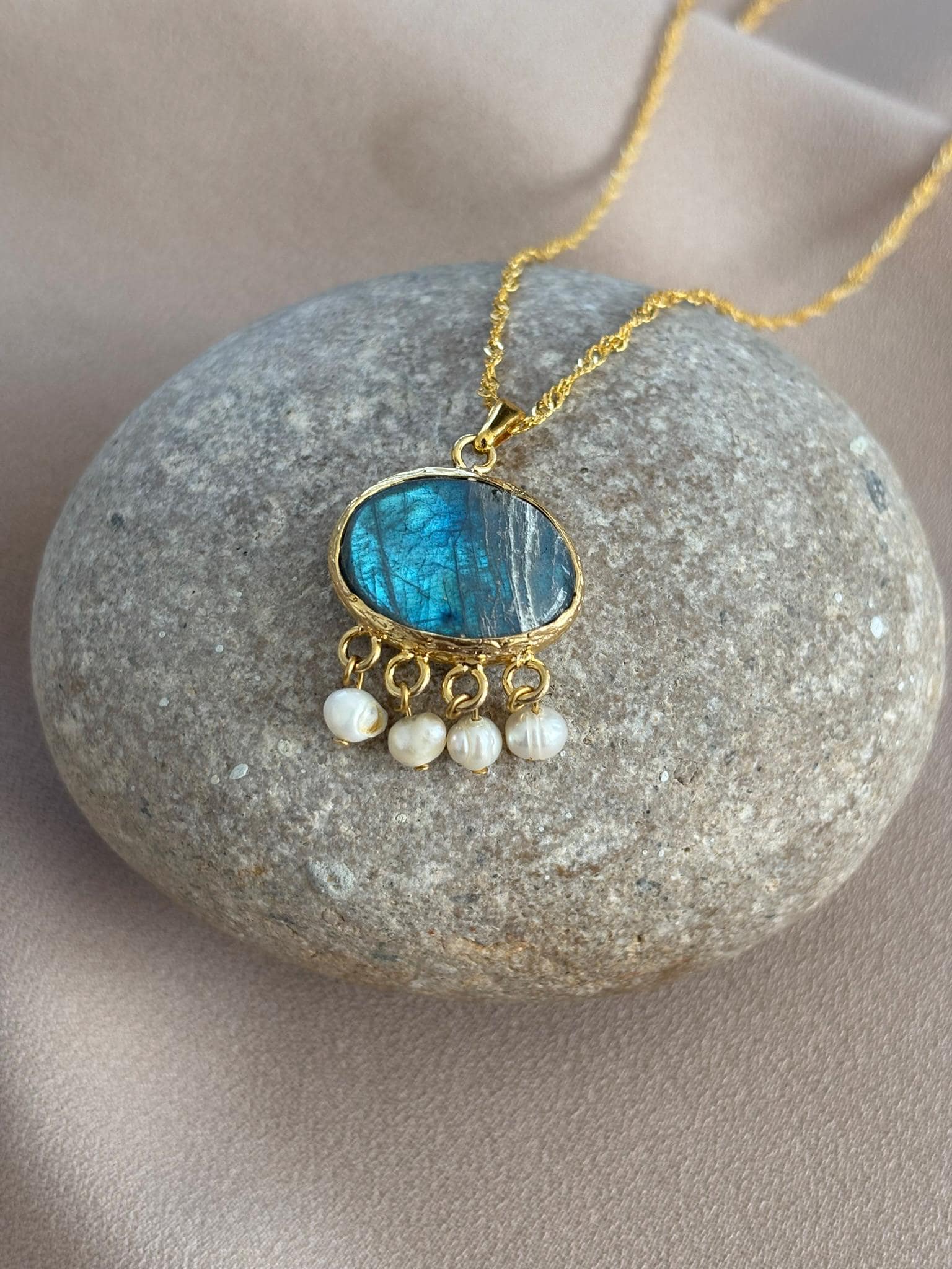 Labradorit & Perlen Kette 22K Vergoldete Twist Kette von BuinJewellery