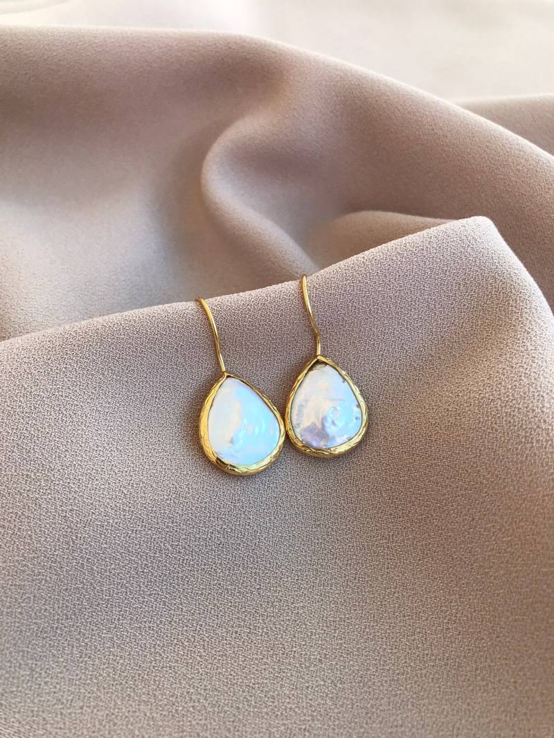Minimalist Tropfen Perlen Ohrringe, Einfache Gold Echte Barock von BuinJewellery