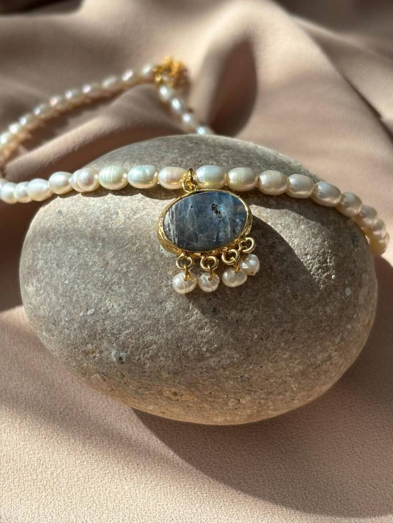 Natürliche Perlen-Design-Halskette Mit Labradorit-stein von BuinJewellery