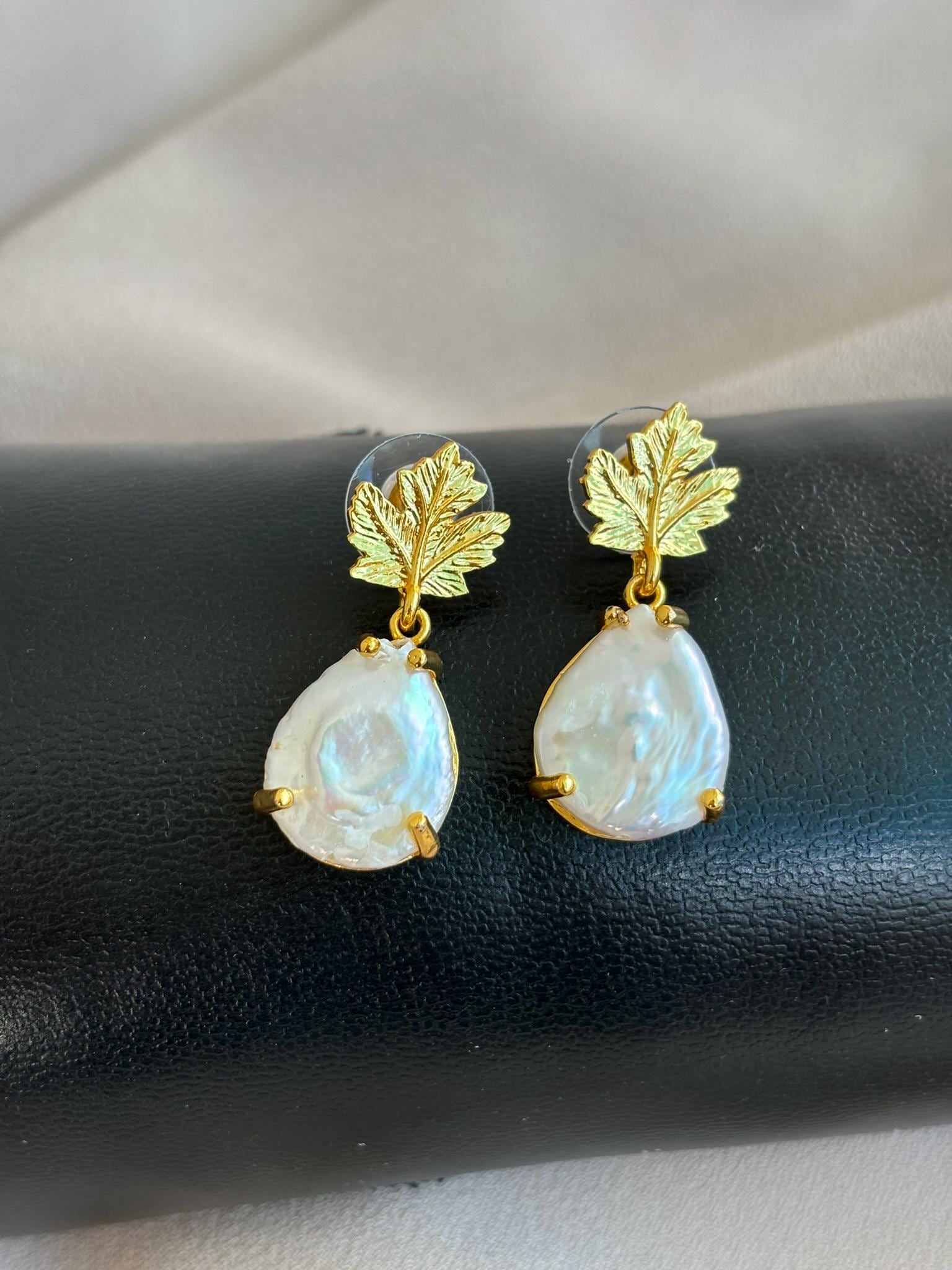 Ohrringe Mit Platane Blatt Krone Barock Perle Design von BuinJewellery