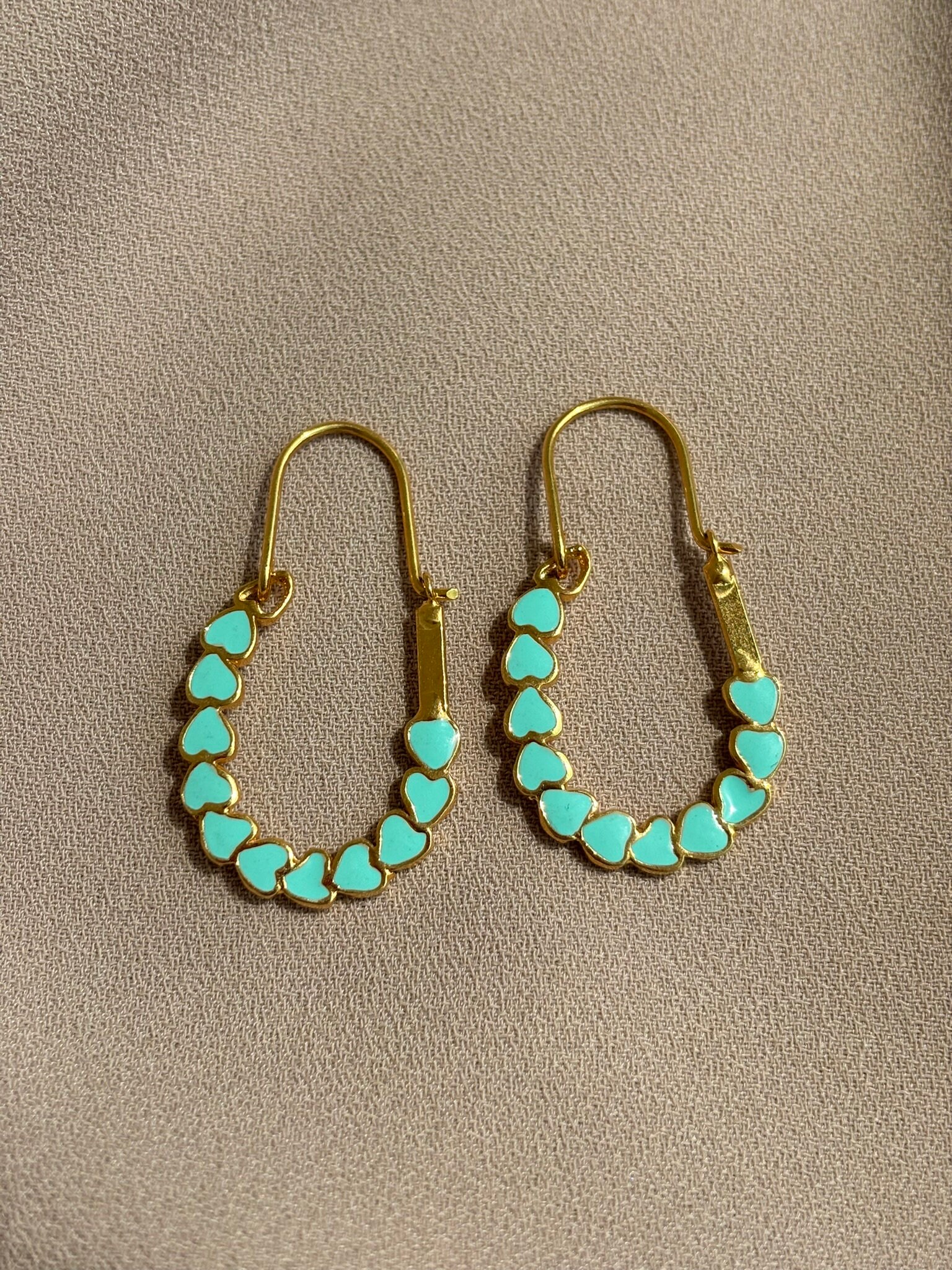 Oval Herz U-Förmige Hoop Ohrringe von BuinJewellery