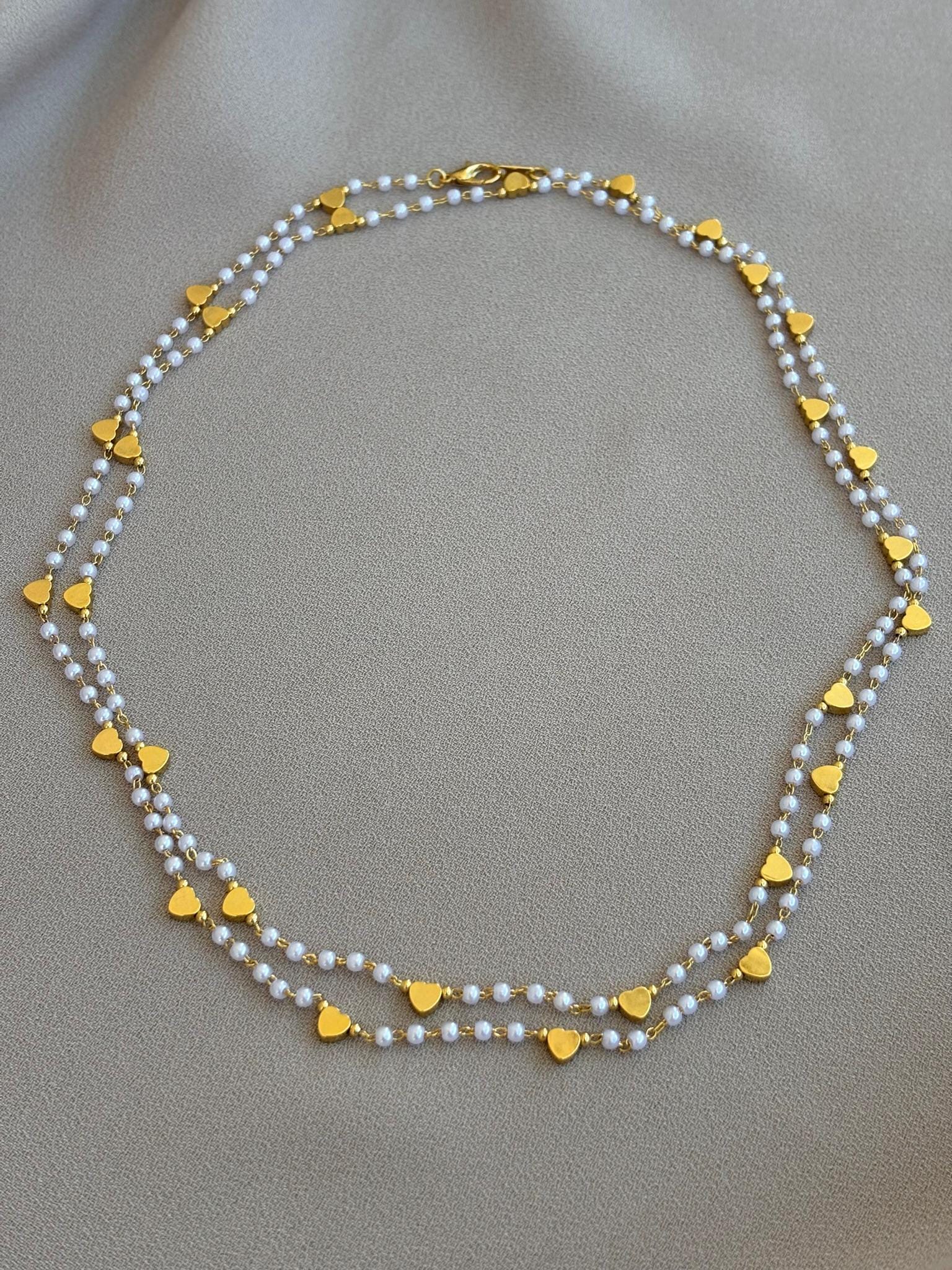 Perlen-Goldkombinations-Halskette, Miniperlen-Halskette, Herzperlen-strickhalskette, Lange Perlen-Halskette von BuinJewellery