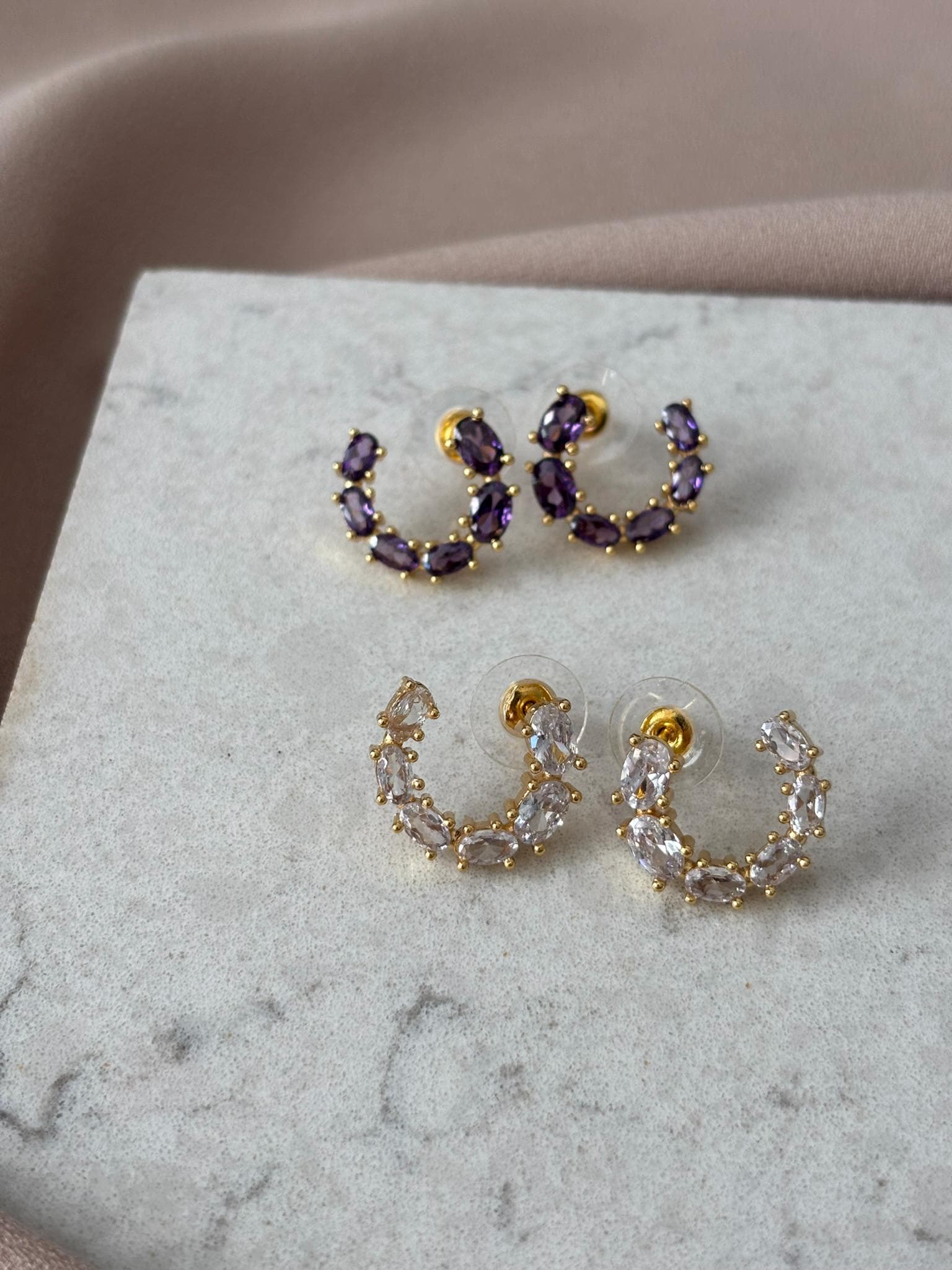 Runde U Zirkon Stein Ohrringe, Zeitlose Handgefertigte Moderne Ohrringe von BuinJewellery