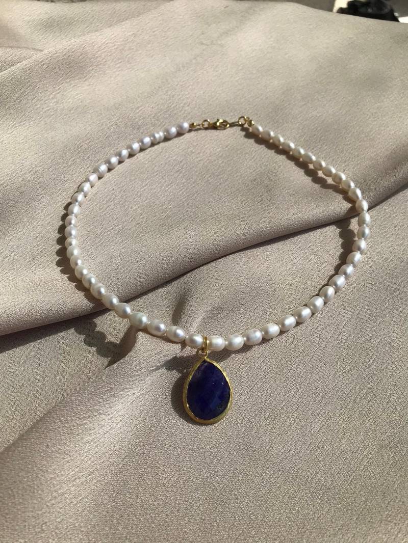 Saphir & Perlenkette 22K Vergoldete Bronze, Brautschmuck von BuinJewellery