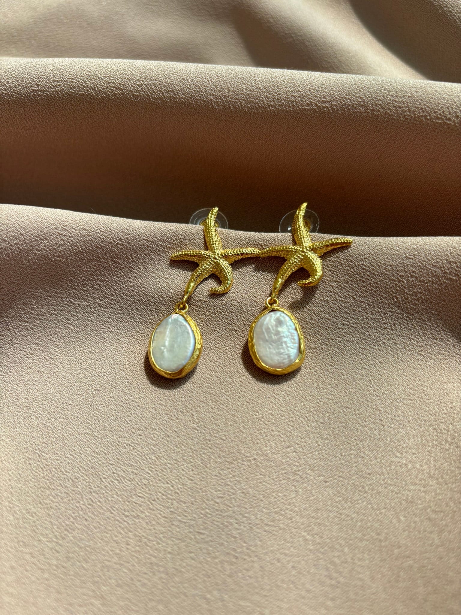 Starfish Flache Perlenohrringe, Sternmünzenperlenohrringe, Elegante Hochzeitsohrringe von BuinJewellery