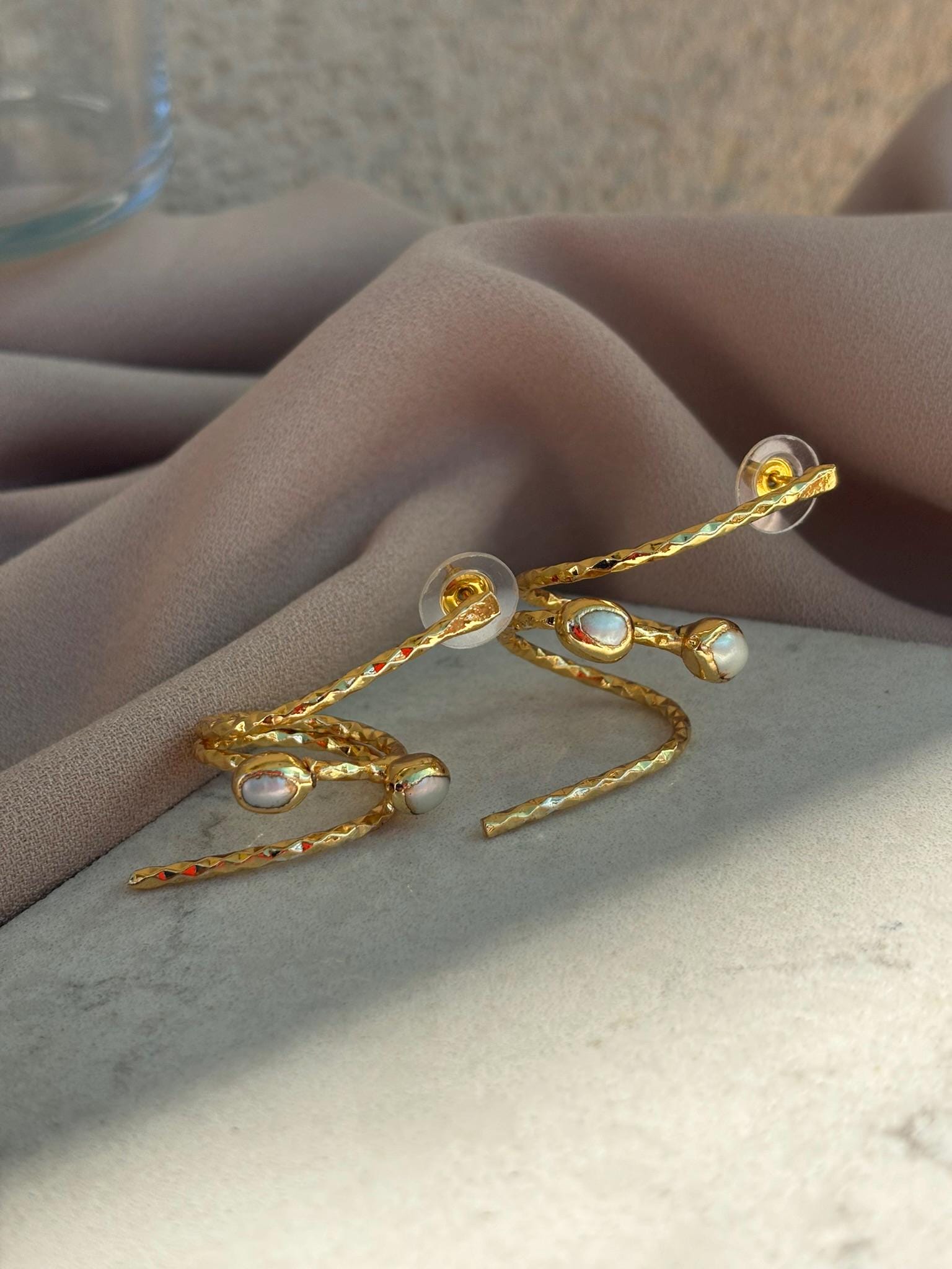 Vergoldete Barley Pearl Ohrringe Eleganter Hochzeitsschmuck von BuinJewellery