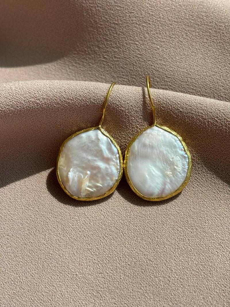 Vergoldete Barock Perlen Ohrringe Eleganter Brautschmuck von BuinJewellery