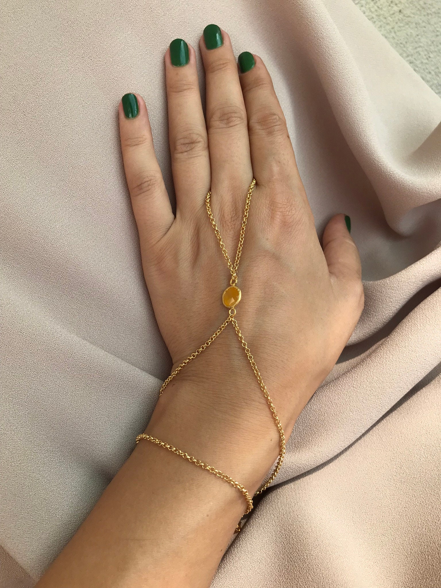 Vergoldetes Sahmeran Armband Boho Handkette Mit Perle von BuinJewellery