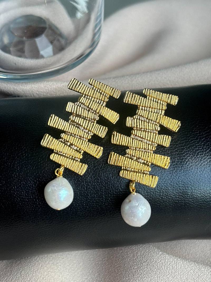 Zick-Zack-Design Gemusterte Krone Natürliche Edison Perle Ohrringe von BuinJewellery