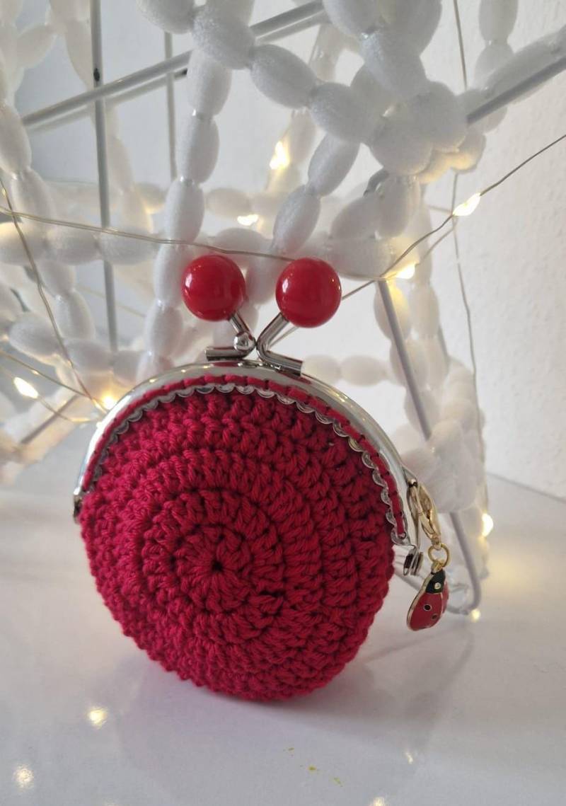 Handgemachtes, Rundförmiges, Rotes Gehäkeltes Portemonnaie von Bukkito