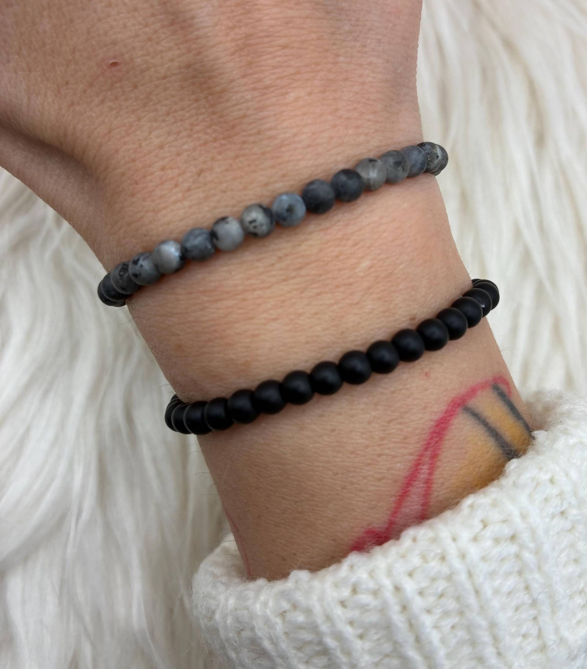 Zartes Perlenarmband, Individuell, Schwarz, Grau, Steinperlen, Freundschaft, Partnerarmband von BulldogBracelet