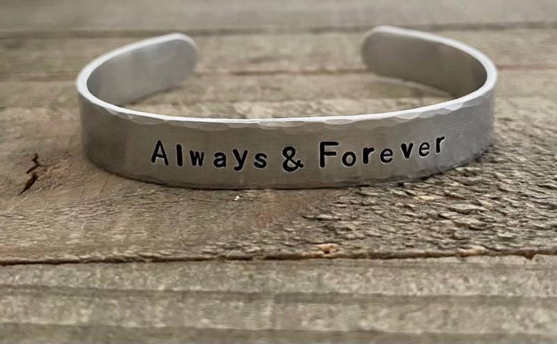 Armreif, Handgestempelter Armreif Armreif, Handgestempelter Armreif von BulletsForBelles