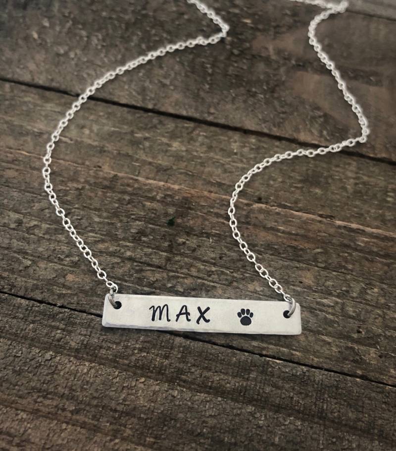 Pfotenabdruck An Der Herzkette von BulletsForBelles