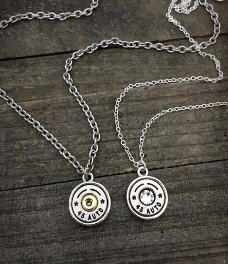 Schlichtes Pärchen Halsketten Set Schlichtes Pärchen Halsketten Set von BulletsForBelles