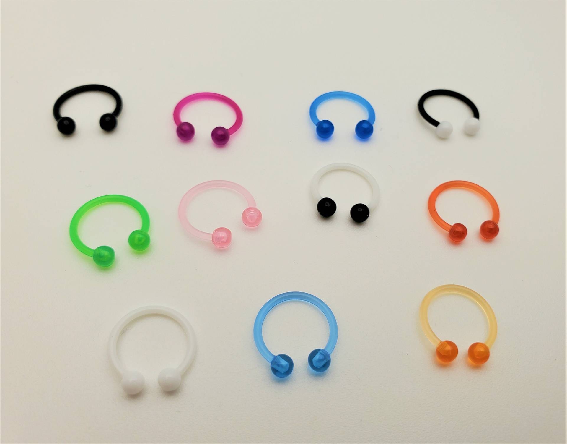 16G Uv Acryl Septum Pincher Halbmond Hufeisen Piercing Ohrring Orange Blau Rosa Weiß Schwarz Grün Lila Rot Schmuck Barbell 90Er Jahre 16G Uv Acryl Septum Pincher Halbmond Hufeisen Piercing Ohrring Orange Blau Rosa Weiß Schwarz Grün Lila Rot Schmuck Barbell 90Er Jahre von BullyBodyJewelry
