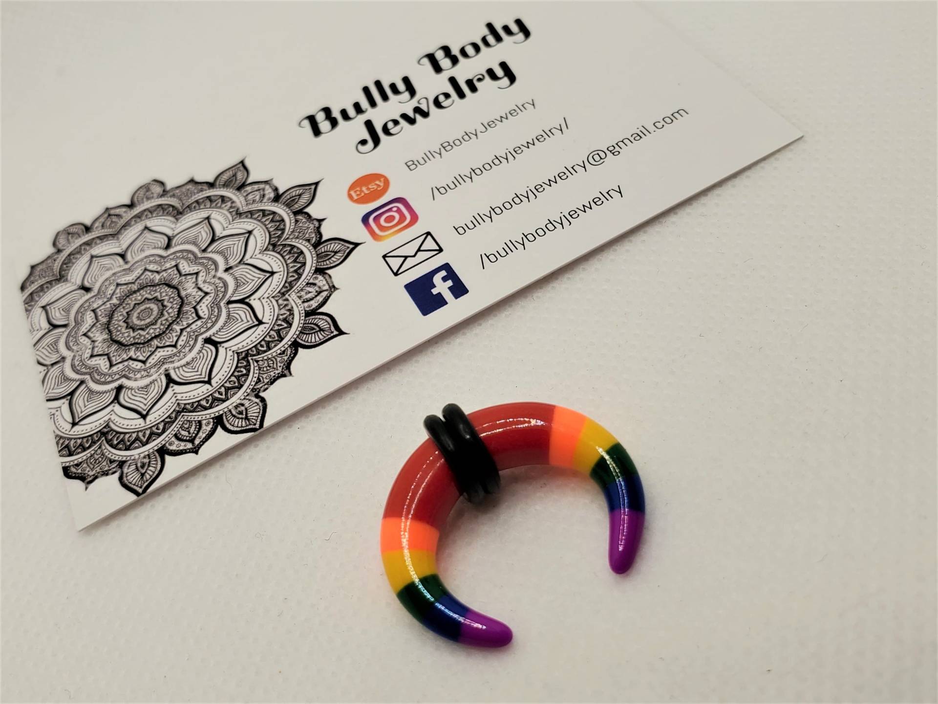 2G Regenbogen Acryl Septum Pincher Crescent Hufeisen Kralle Nase Pride Piercing Ohr Stretching Körperschmuck Gauge Ohrring Barbell Hoop 90Er Jahre von BullyBodyJewelry
