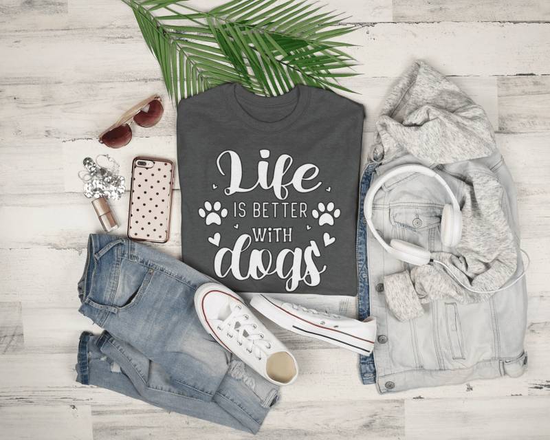 Life Is Better With Dogs | Premium Shirt Hundeliebhaber Geschenk Kostenloser Versand von BullyBullDE