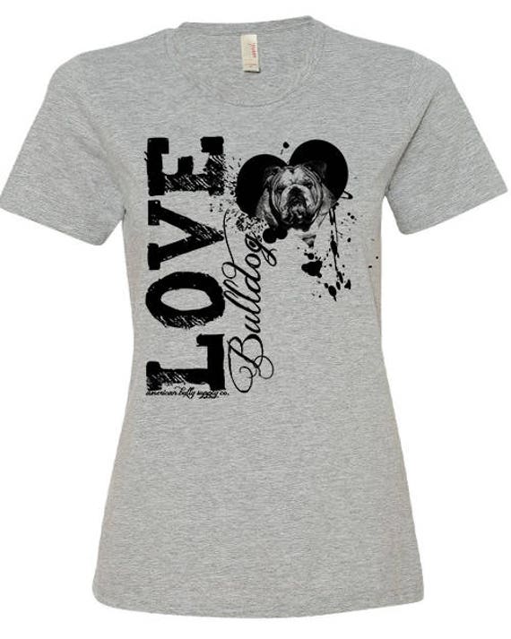 Love Bulldog Frauen Ausgestattet T-Shirt - Rundhalsausschnitt, Handgemacht von BullySupplies