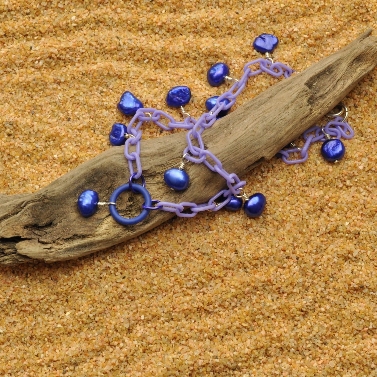 Flieder Fußkettchen Mit Tiefblauen Perlen von Bungalow42
