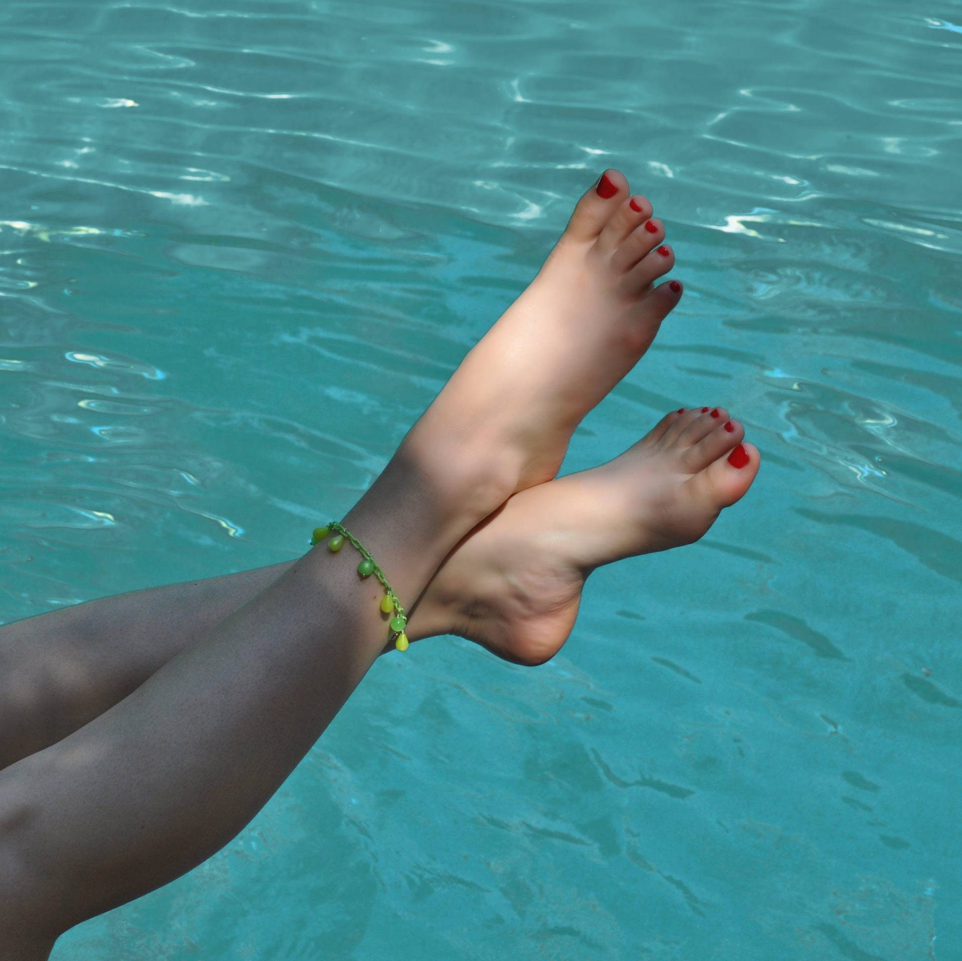 Kiwi Grünes Fußkettchen Mit Vintage Moonglow Teardrops von Bungalow42