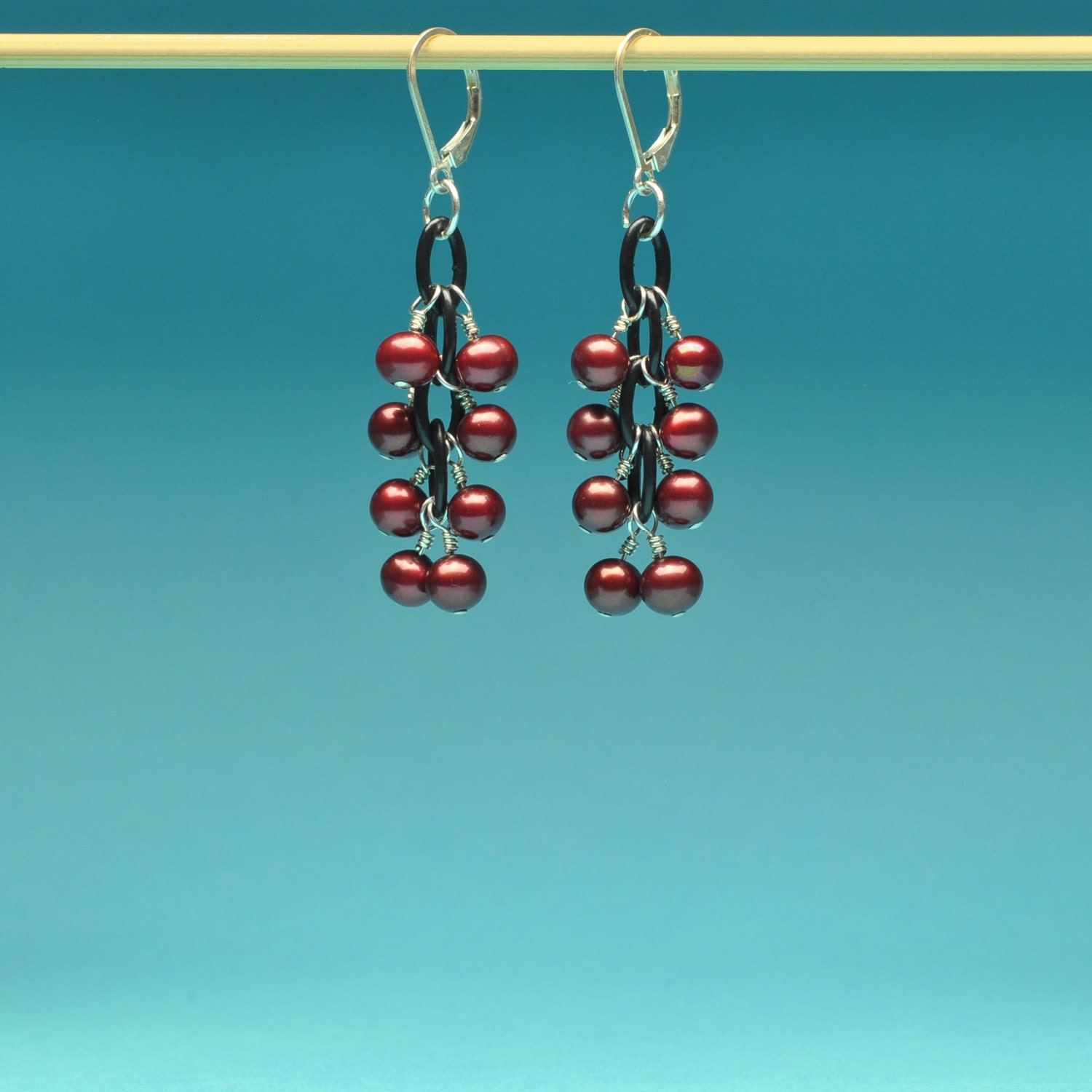 Preiselbeere Perlen Auf Schwarze Ohrringe von Bungalow42