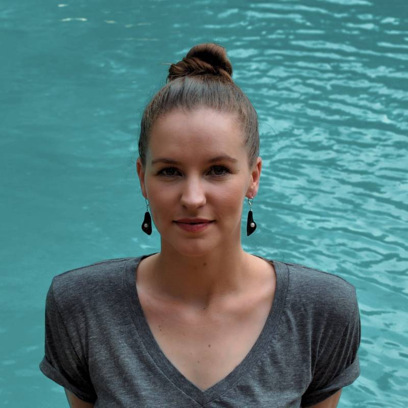 Schwarze Calla Lily Mit Perle Ohrringe von Bungalow42