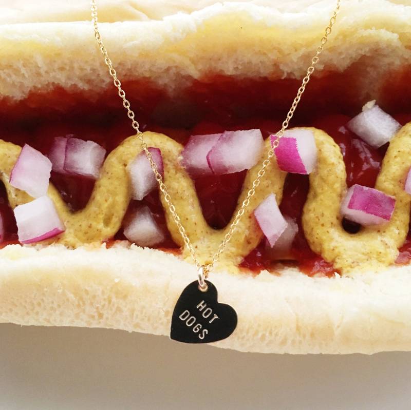 Hot Dogs Herz Anhänger Halskette Hot Dogs Herz Anhänger Halskette von BunniesInLA